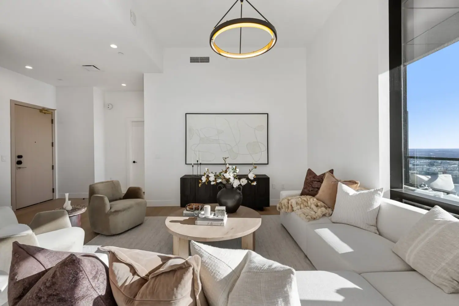 70 Rainey 3203 — gallery image 1